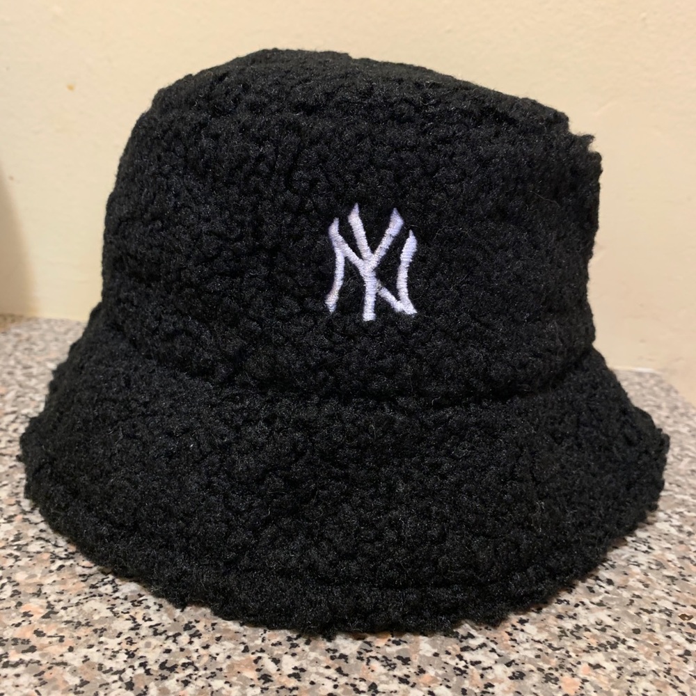 Bucket hat